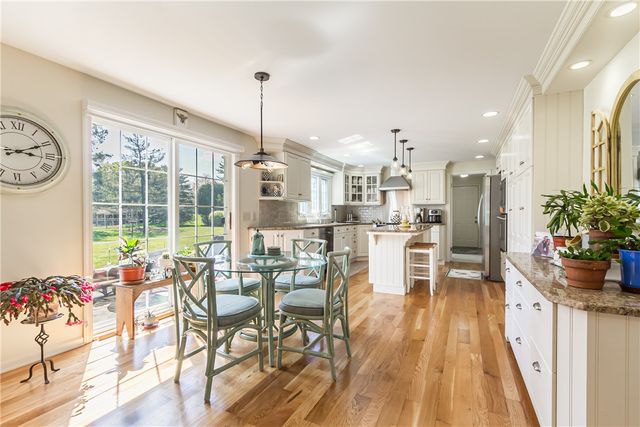 10 Fenimore Drive, Pittsford, NY 14534