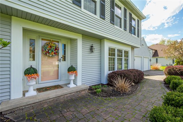 10 Fenimore Drive, Pittsford, NY 14534
