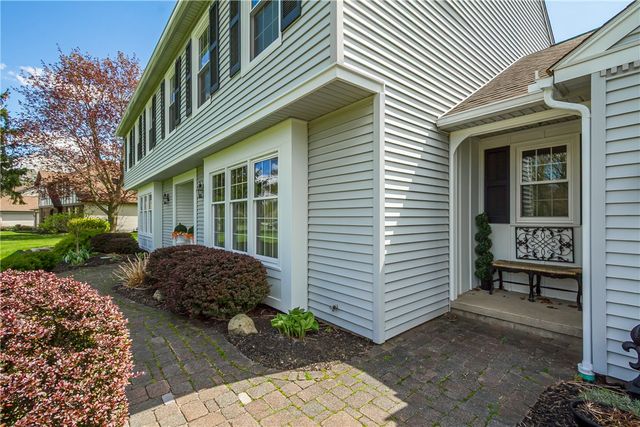 10 Fenimore Drive, Pittsford, NY 14534
