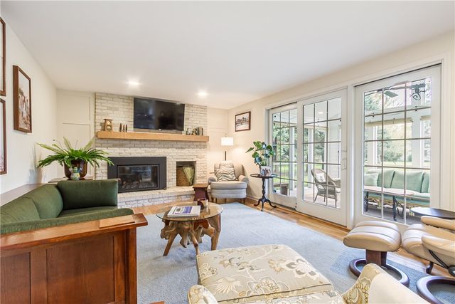 10 Fenimore Drive, Pittsford, NY 14534