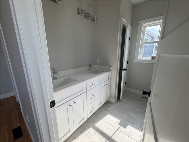 25 Bunker Hill Crossing, Portsmouth, RI 02871