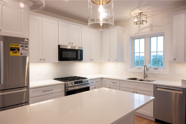 25 Bunker Hill Crossing, Portsmouth, RI 02871
