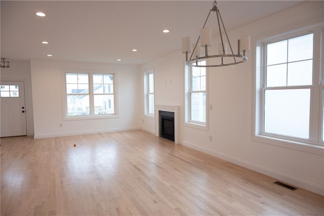 25 Bunker Hill Crossing, Portsmouth, RI 02871