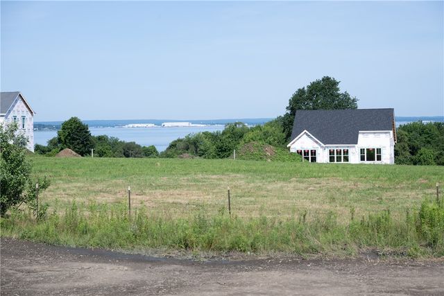 25 Bunker Hill Crossing, Portsmouth, RI 02871