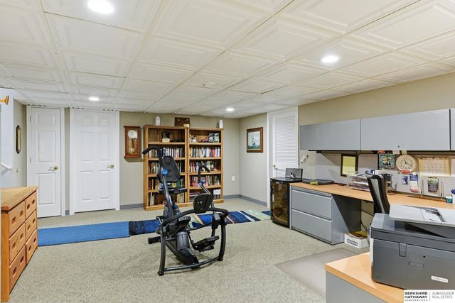 2515 S 105th Avenue, Omaha, NE 68124