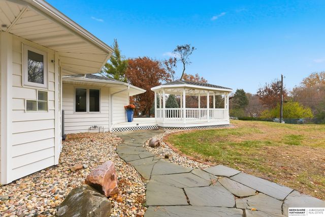 2515 S 105th Avenue, Omaha, NE 68124