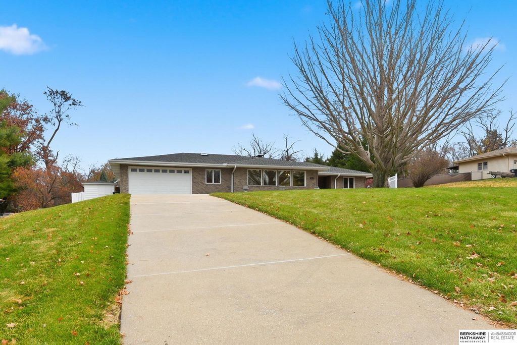 2515 S 105th Avenue, Omaha, NE 68124