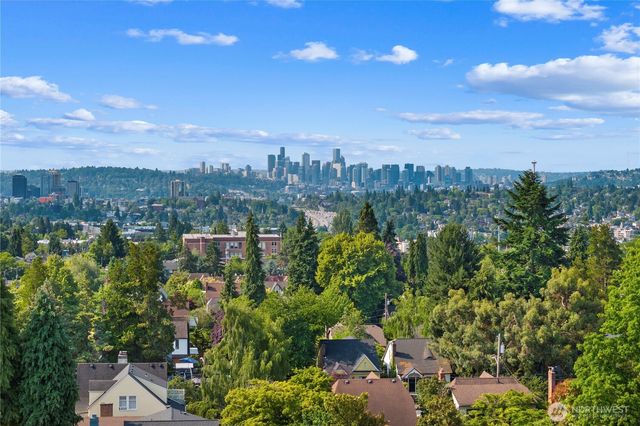 8521 Roosevelt Way NE, Seattle, WA 98115