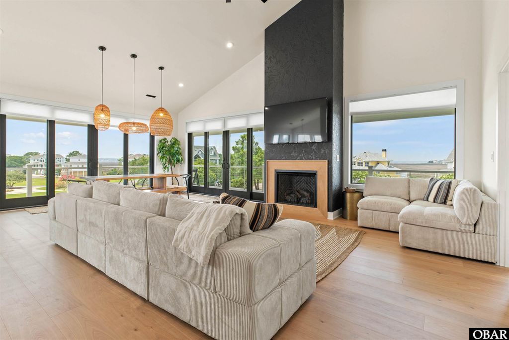 Image 3 of property listing at 9 S Hammock Court, Manteo, NC 27954