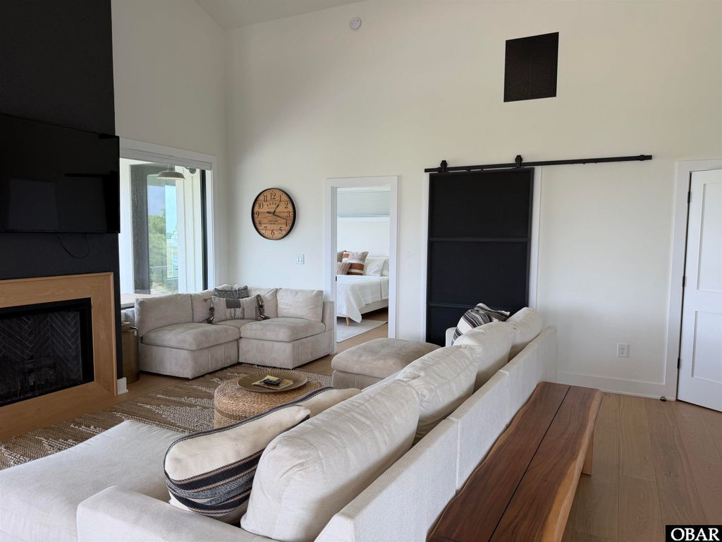 Image 4 of property listing at 9 S Hammock Court, Manteo, NC 27954