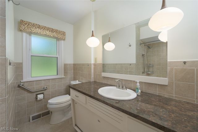 34995 Solon Road, Solon, OH 44139