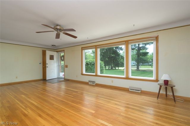 34995 Solon Road, Solon, OH 44139