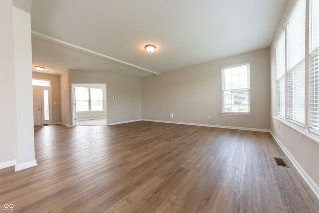 7042 Pinnacle Drive, Columbus, IN 47201