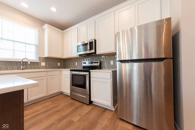 7042 Pinnacle Drive, Columbus, IN 47201