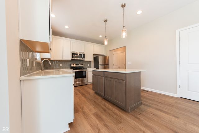 7042 Pinnacle Drive, Columbus, IN 47201