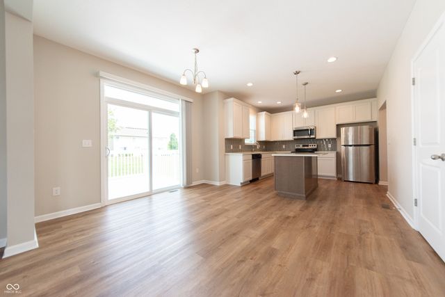 7042 Pinnacle Drive, Columbus, IN 47201