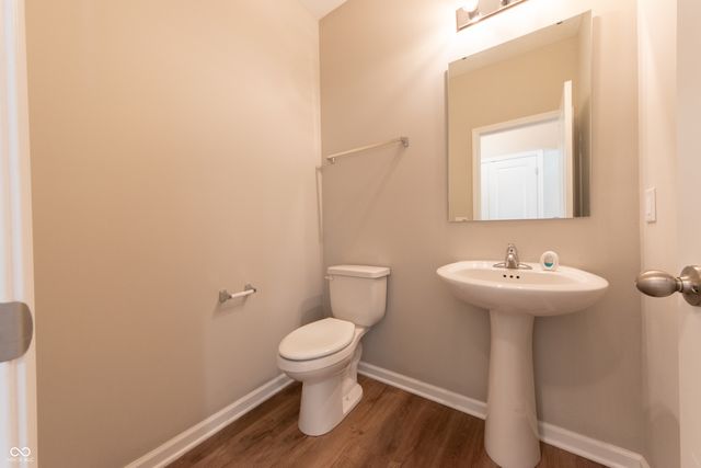 7042 Pinnacle Drive, Columbus, IN 47201