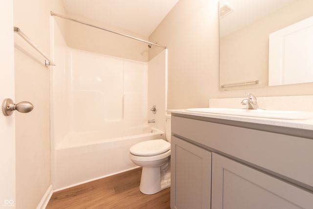 7042 Pinnacle Drive, Columbus, IN 47201