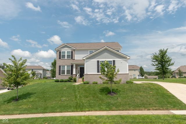7042 Pinnacle Drive, Columbus, IN 47201