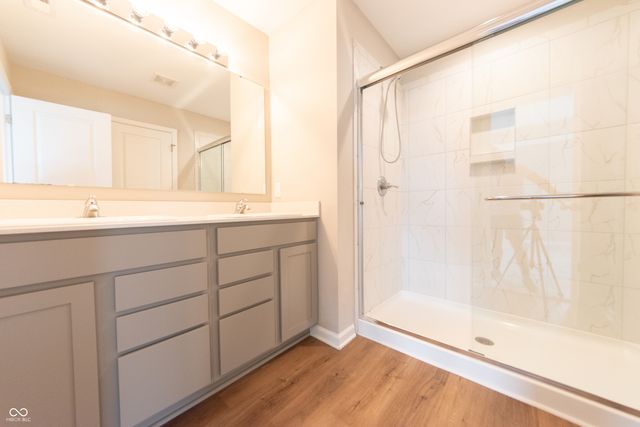 7042 Pinnacle Drive, Columbus, IN 47201