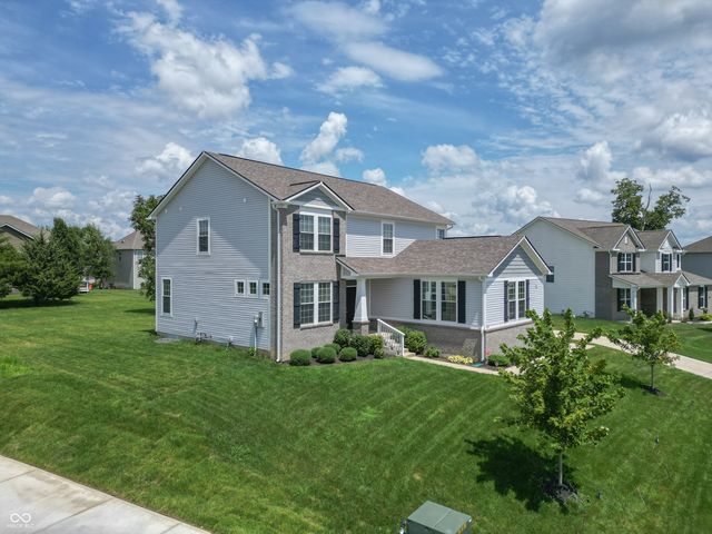 7042 Pinnacle Drive, Columbus, IN 47201