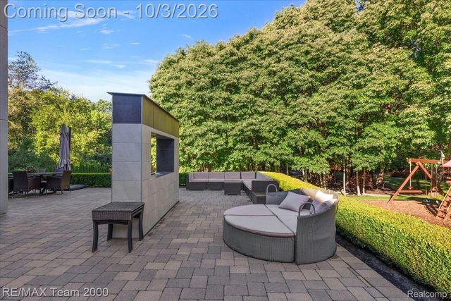 30525 Rosemond Drive, Franklin Village, MI 48025