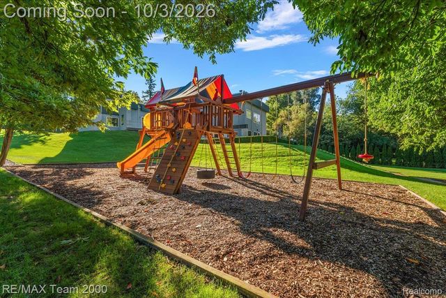 30525 Rosemond Drive, Franklin Village, MI 48025