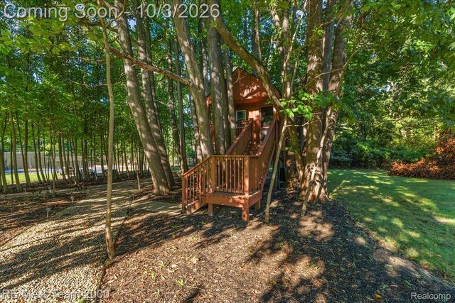 30525 Rosemond Drive, Franklin Village, MI 48025
