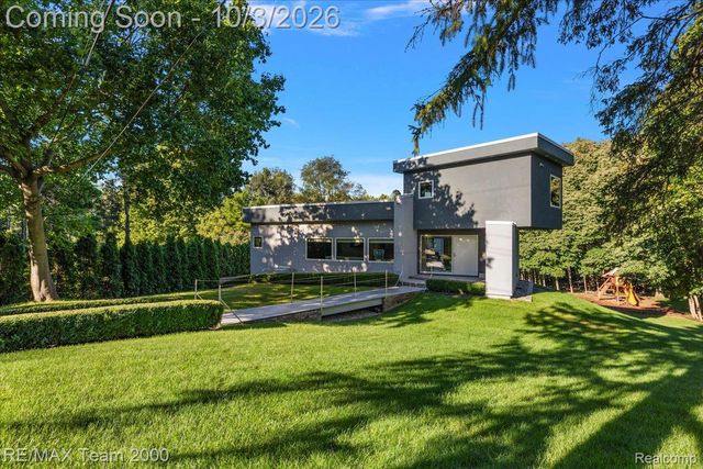 30525 Rosemond Drive, Franklin Village, MI 48025