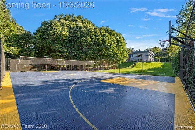 30525 Rosemond Drive, Franklin Village, MI 48025