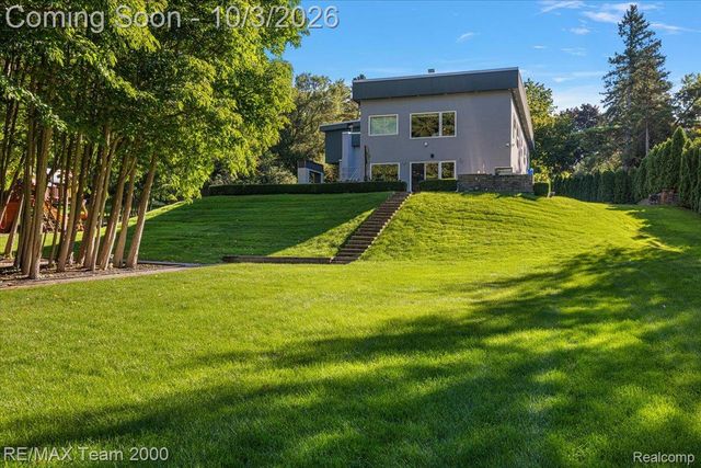 30525 Rosemond Drive, Franklin Village, MI 48025
