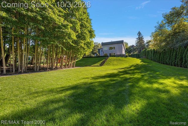 30525 Rosemond Drive, Franklin Village, MI 48025