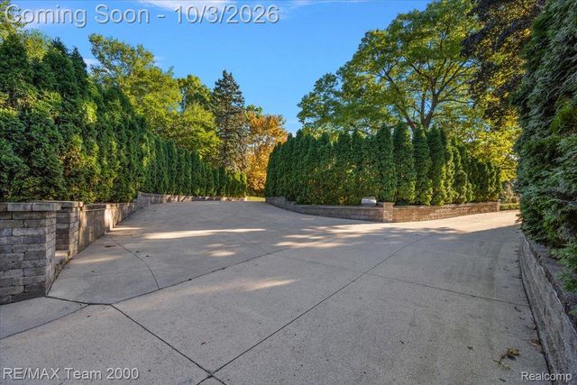 30525 Rosemond Drive, Franklin Village, MI 48025