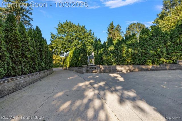 30525 Rosemond Drive, Franklin Village, MI 48025