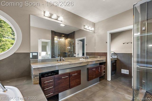 30525 Rosemond Drive, Franklin Village, MI 48025