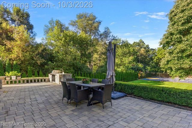 30525 Rosemond Drive, Franklin Village, MI 48025