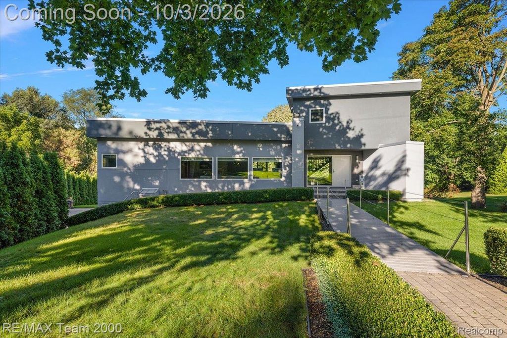 30525 Rosemond Drive, Franklin Village, MI 48025