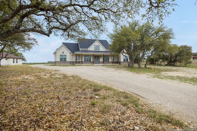 1062 Lariat, Bandera, TX 78003