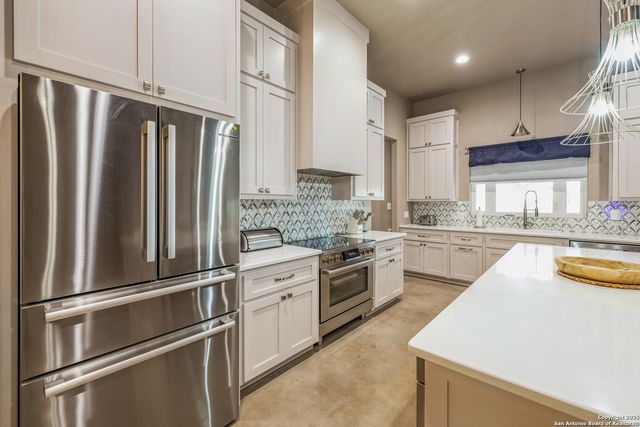 1062 Lariat, Bandera, TX 78003