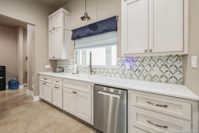 1062 Lariat, Bandera, TX 78003