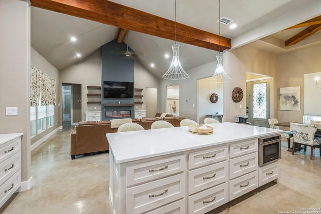 1062 Lariat, Bandera, TX 78003