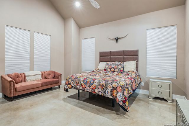 1062 Lariat, Bandera, TX 78003