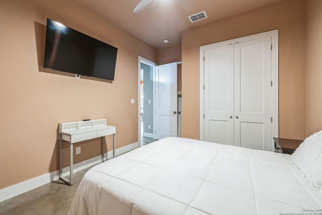 1062 Lariat, Bandera, TX 78003