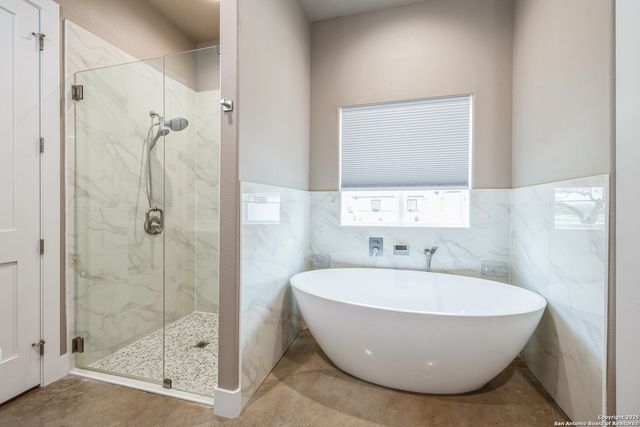 1062 Lariat, Bandera, TX 78003