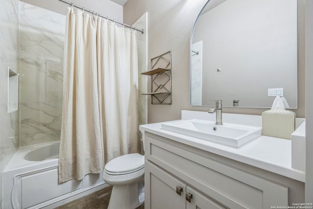 1062 Lariat, Bandera, TX 78003