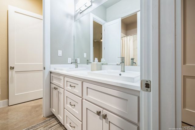 1062 Lariat, Bandera, TX 78003