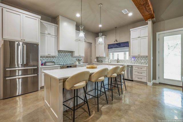 1062 Lariat, Bandera, TX 78003