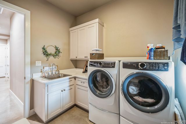 1062 Lariat, Bandera, TX 78003