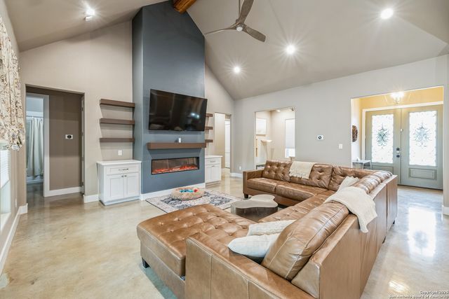 1062 Lariat, Bandera, TX 78003