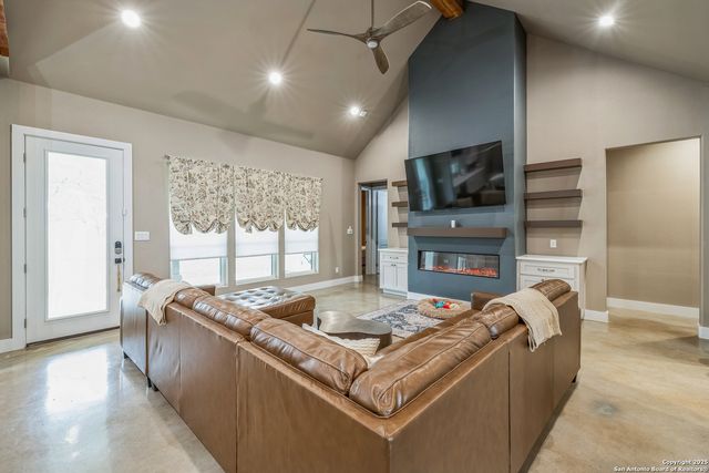 1062 Lariat, Bandera, TX 78003